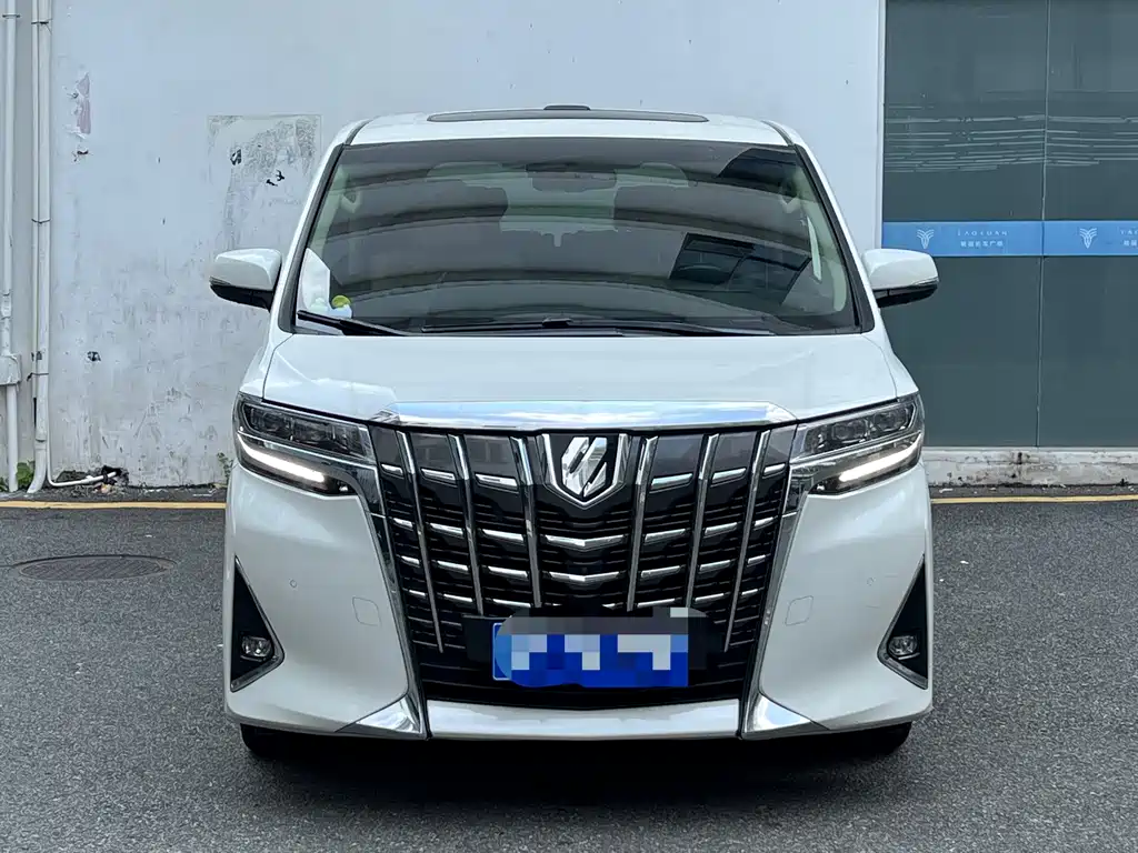 Toyota Alphard — миниатюра 2