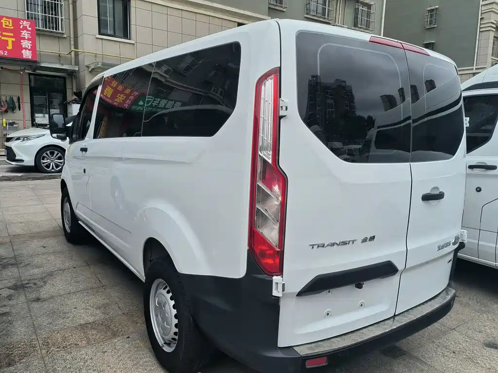 Ford Transit — миниатюра 8