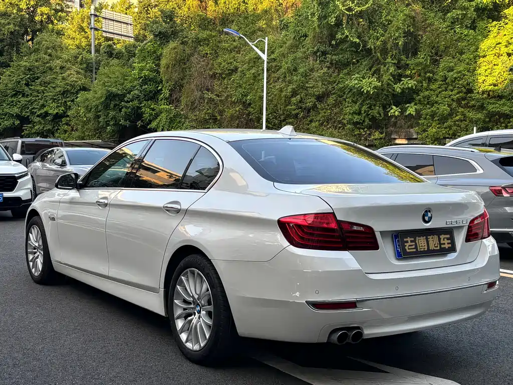 BMW 5 Series — миниатюра 6