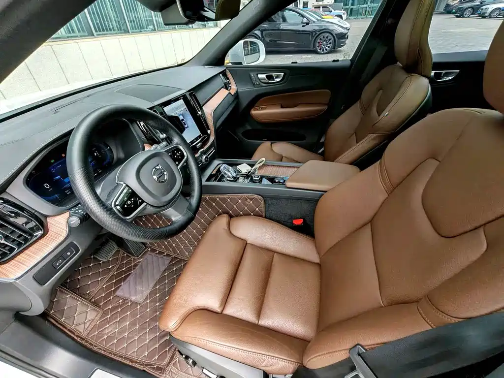 VOLVO XC60 PLUG IN HYBRID