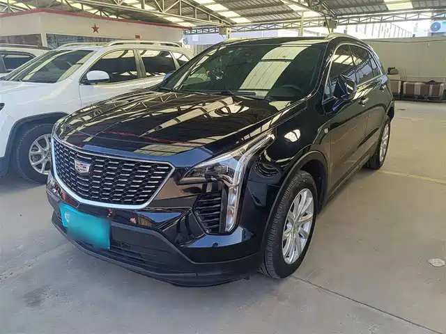 CADILLAC  XT4