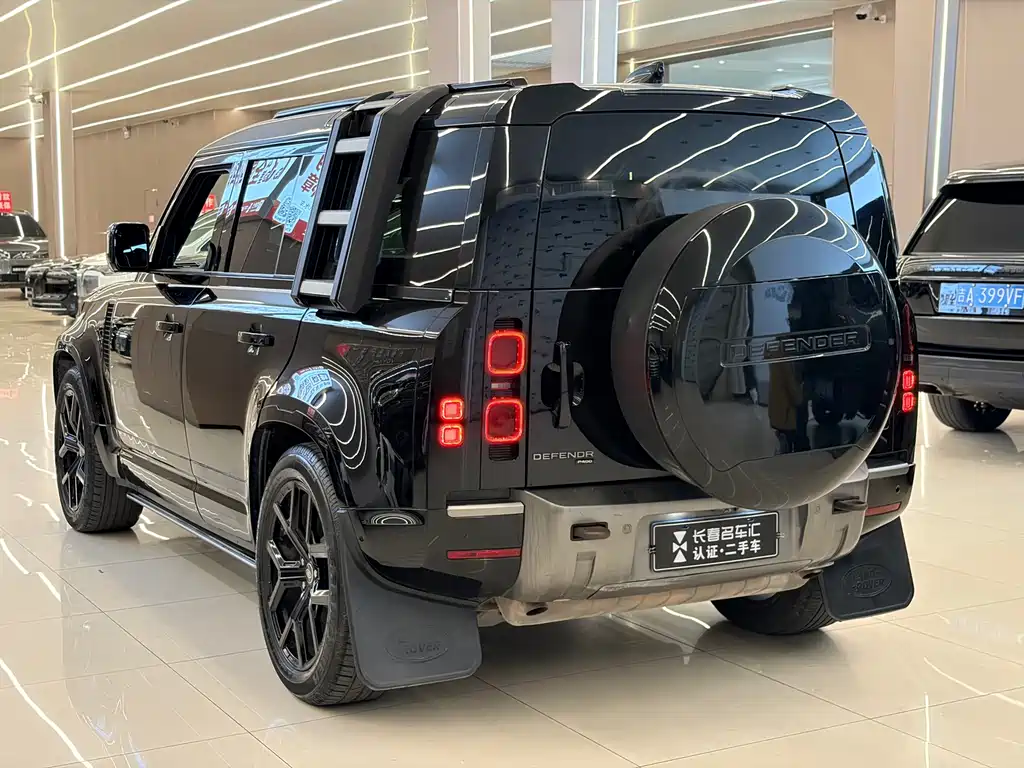 Land Rover Defender 2023 — фото 9
