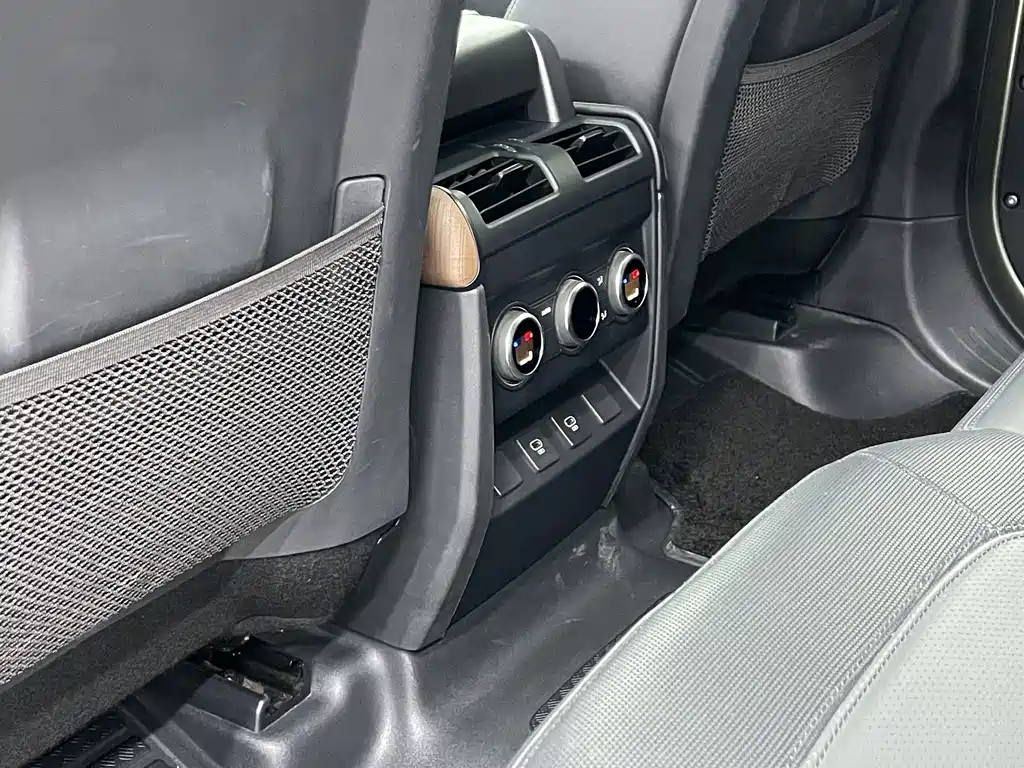 Land Rover Defender 2023 — фото 21