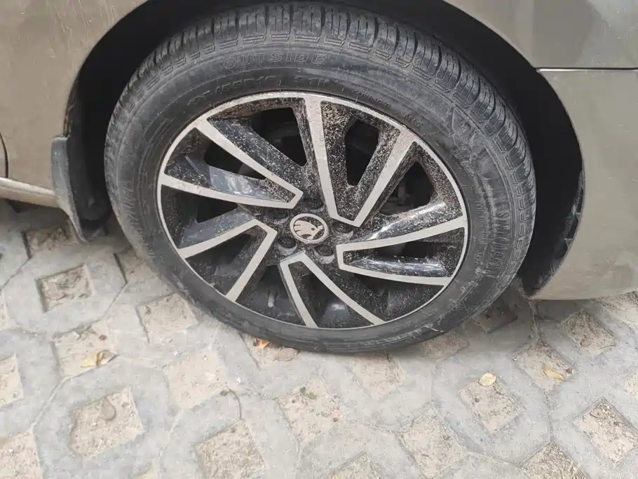 Skoda Rapid — миниатюра 6