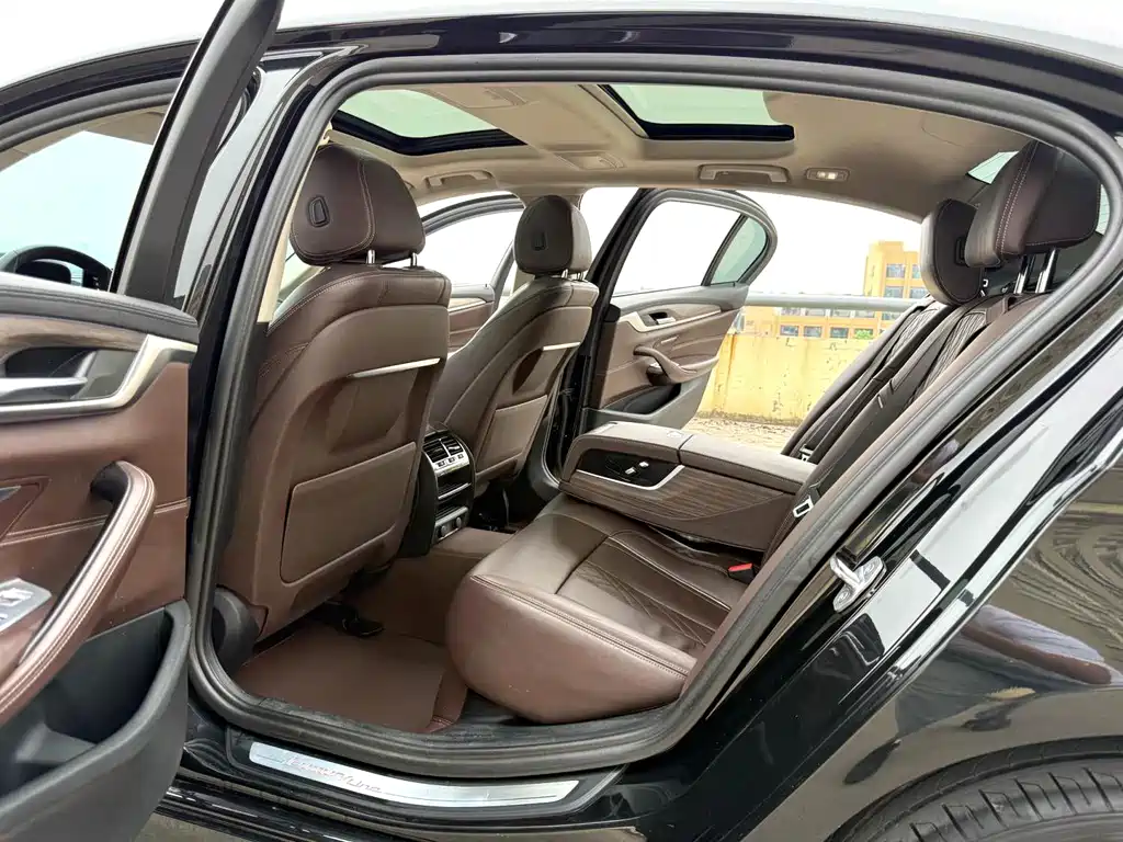 BMW 5 Series — миниатюра 6