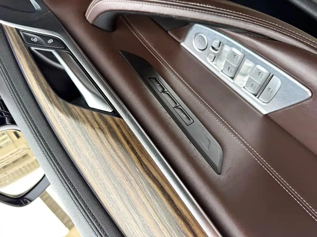 BMW 5 Series — миниатюра 12