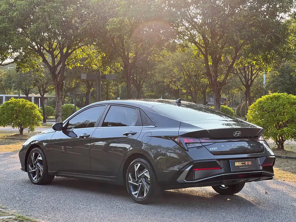 Hyundai Elantra — миниатюра 8