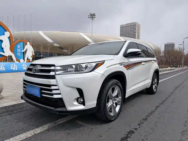TOYOTA HIGHLANDER