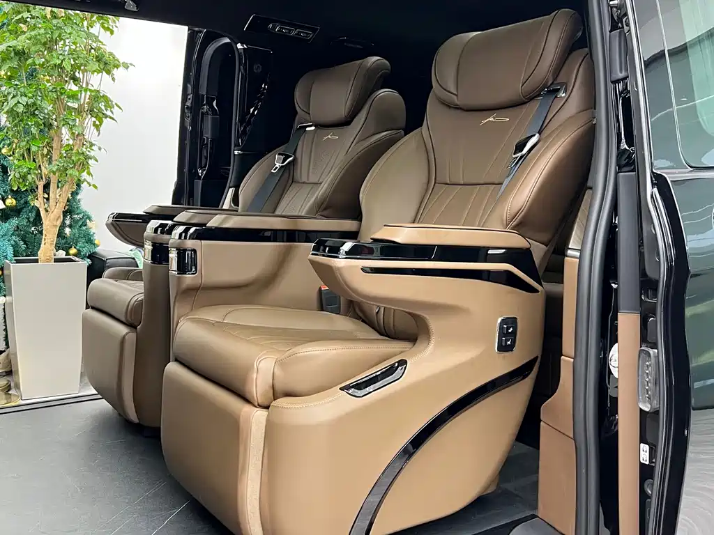 Mercedes-Benz Vito 2024 2.0T 7 мест