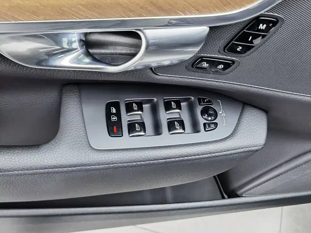 Volvo S90 — миниатюра 9