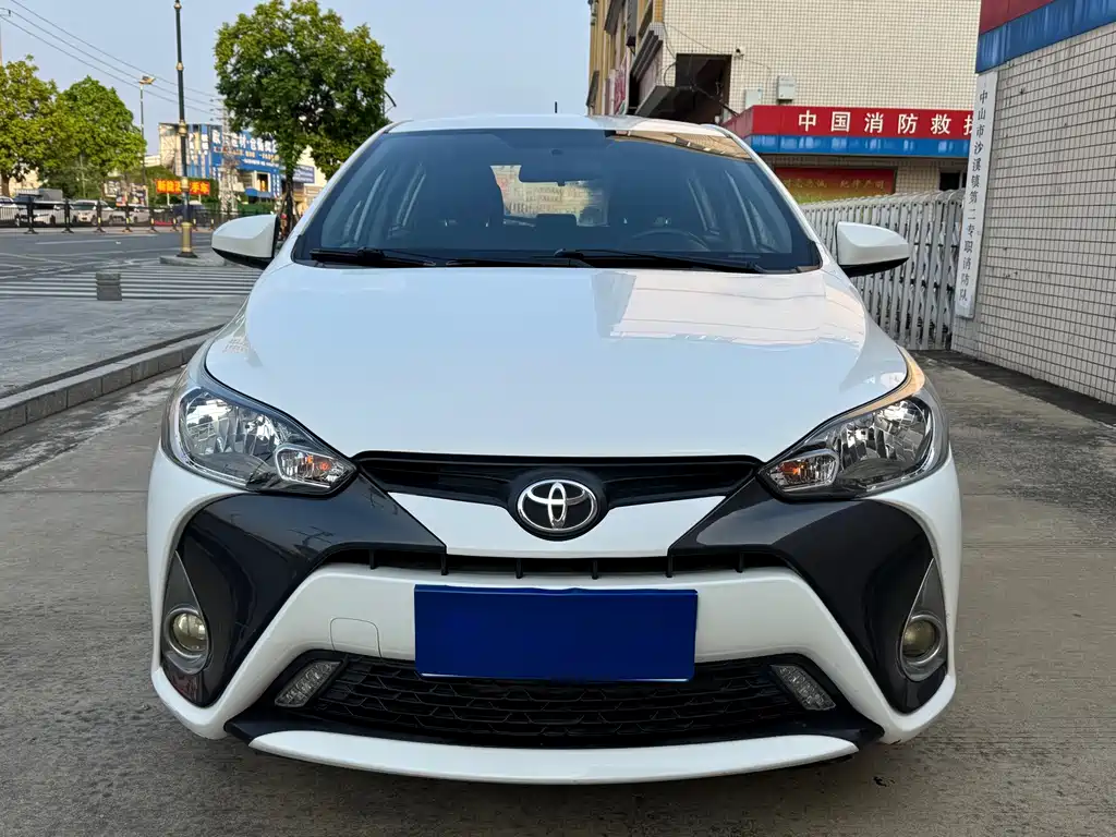 Toyota Yaris L — миниатюра 3