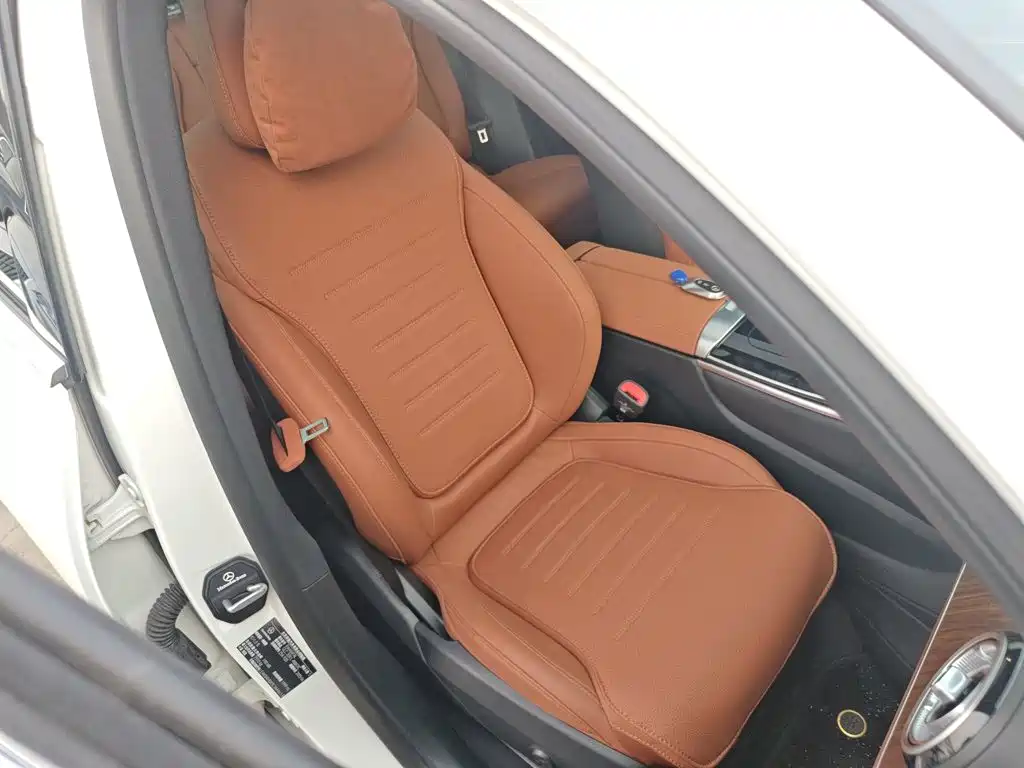 Mercedes-Benz GLC 2025 GLC 300 L 4MATIC 5 мест