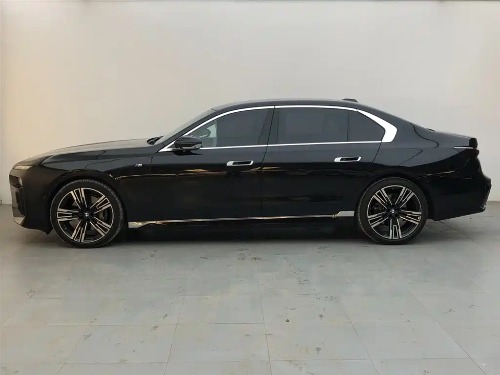 BMW  7 SERIES