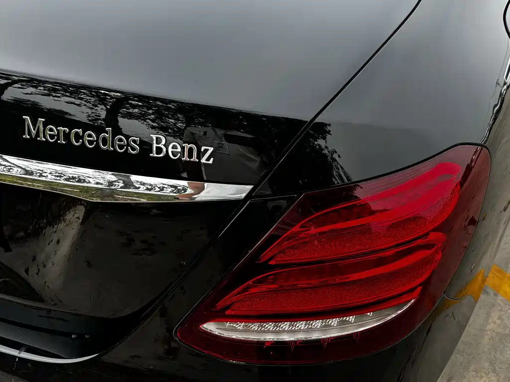 Mercedes-Benz E-Class — миниатюра 23