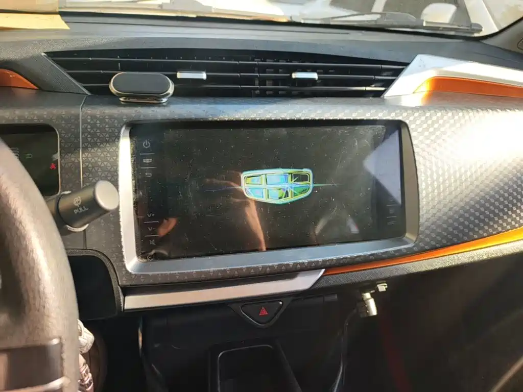 Geely Vision X1 — миниатюра 13