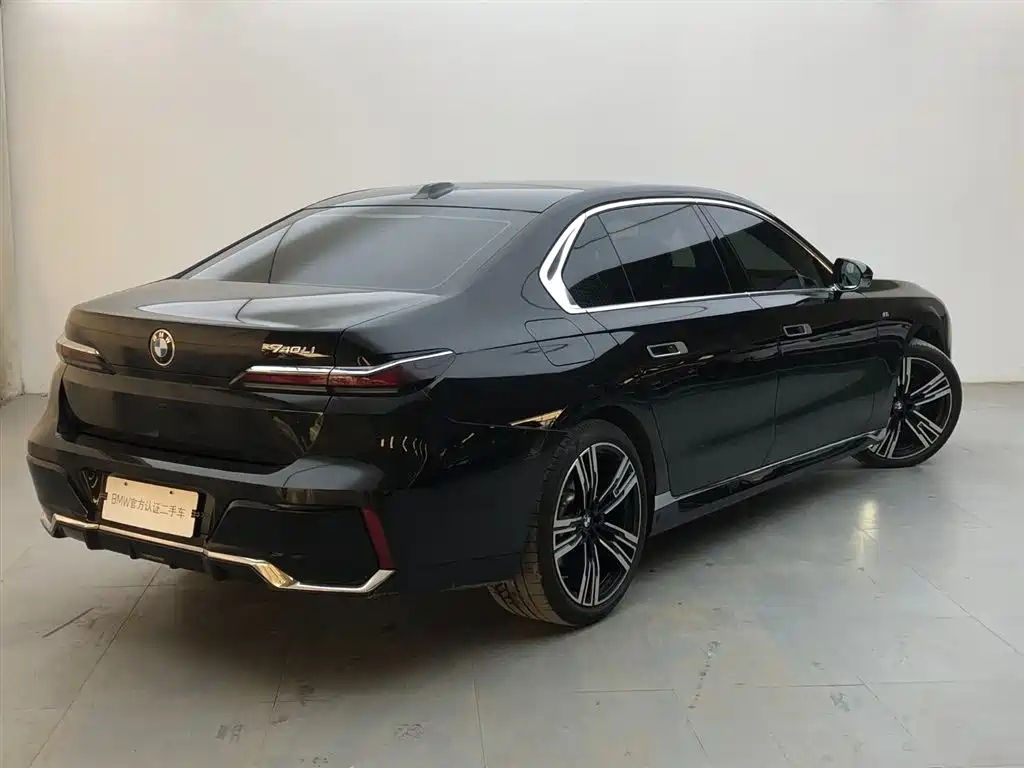 BMW  7 SERIES