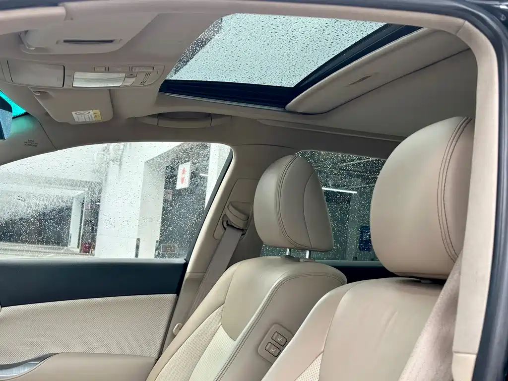 Toyota Crown 2012 2.5L Royal