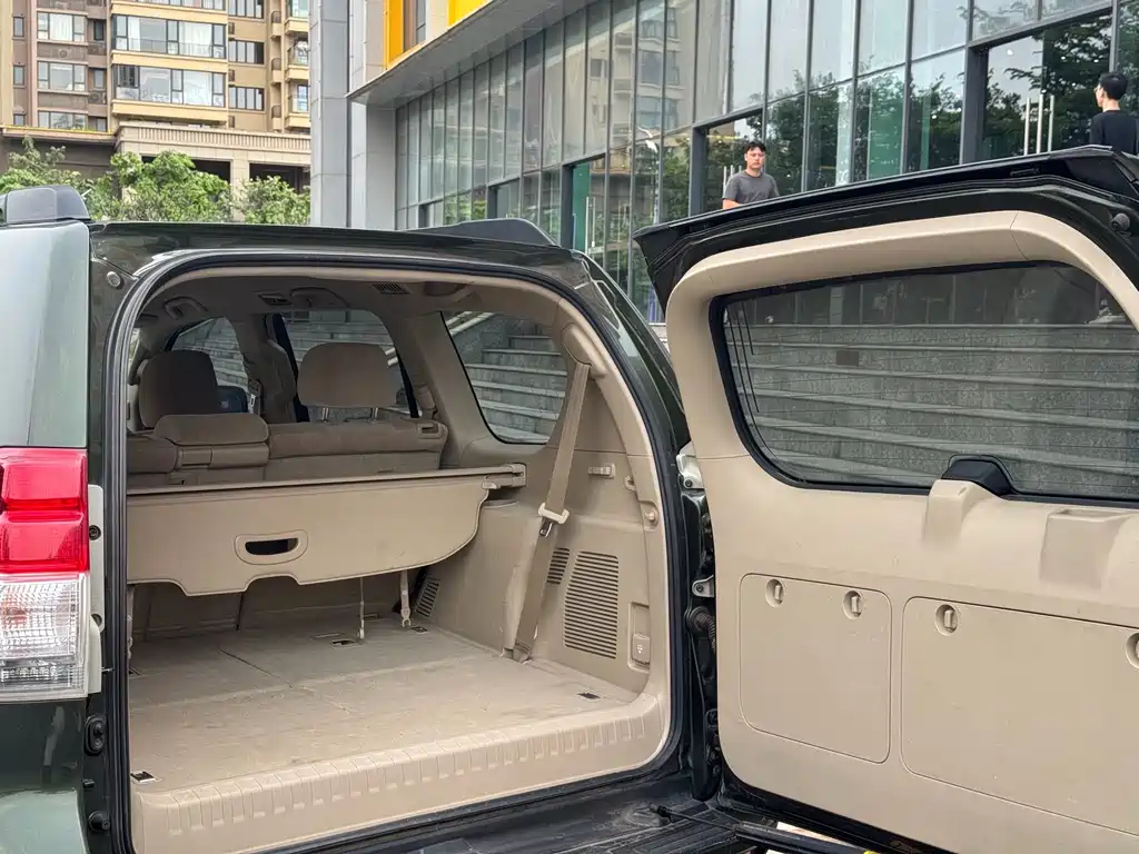 Toyota Land Cruiser Prado 2010 2.7L AT Luxury