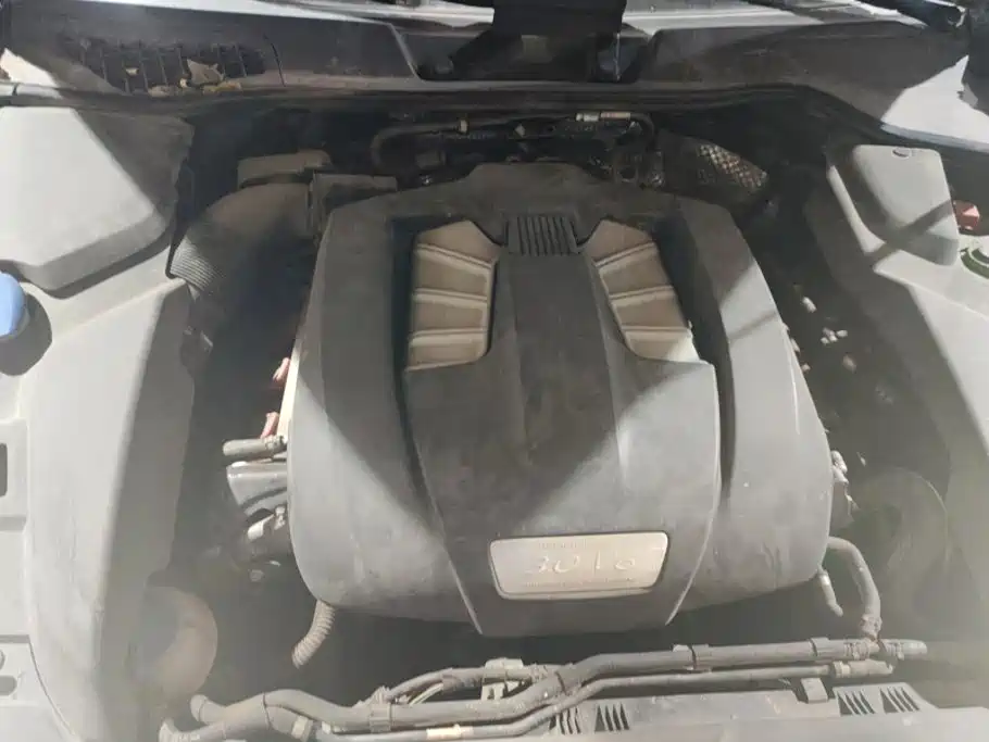 Porsche Cayenne — миниатюра 10