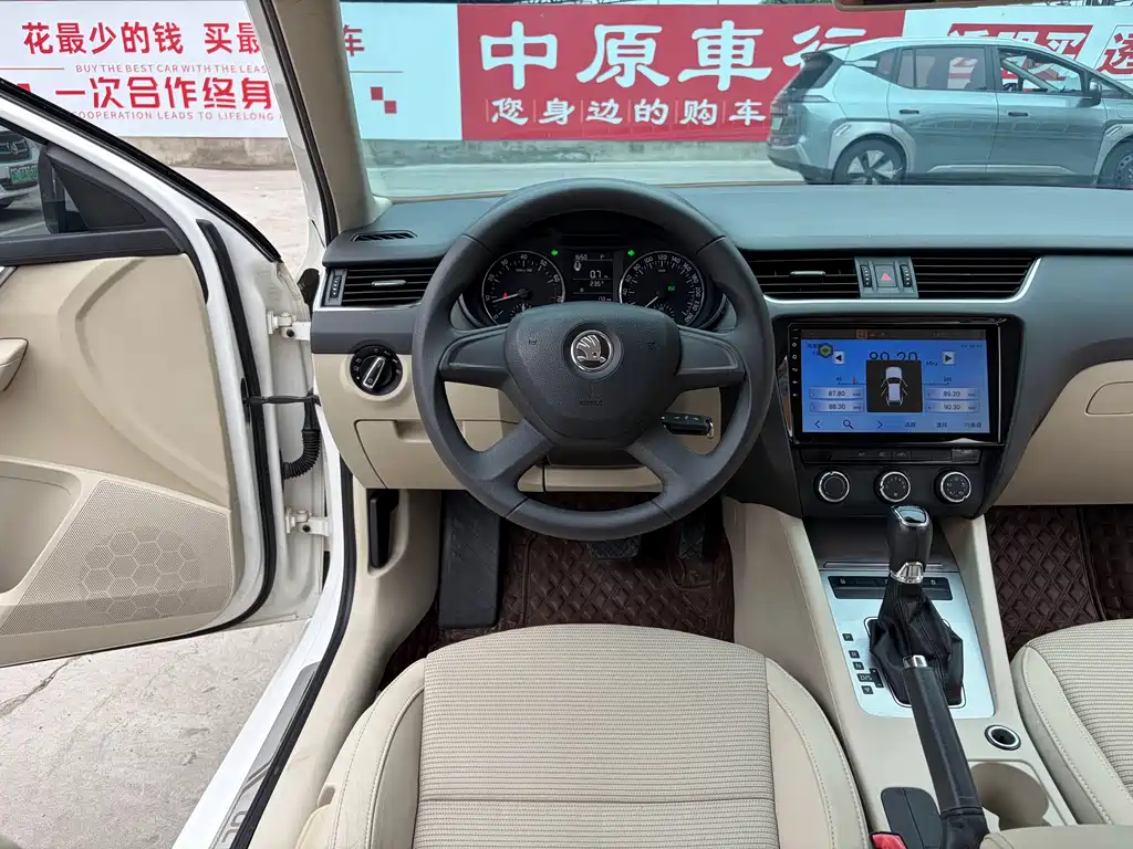Skoda Octavia 2015 1.6L AT
