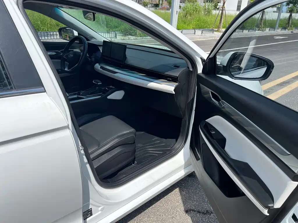 Geely Emgrand L — миниатюра 7