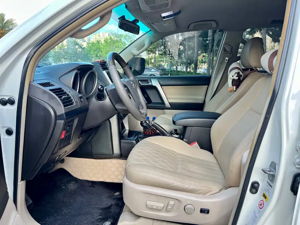 Toyota Land Cruiser Prado 2010 2.7L AT Luxury