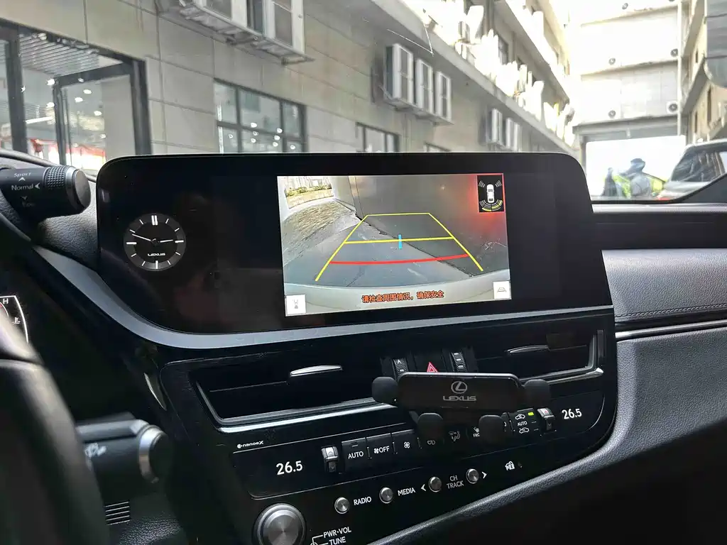 Lexus ES — миниатюра 15