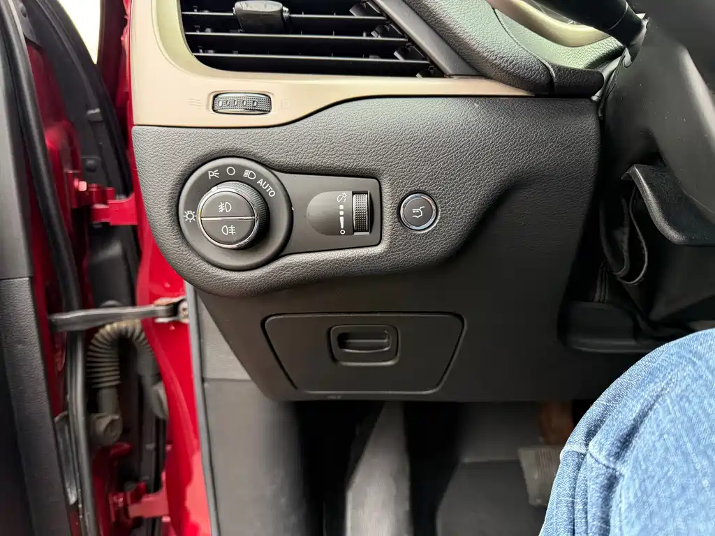 Jeep Cherokee (Import) 2.4L Elite Edition, фото 32