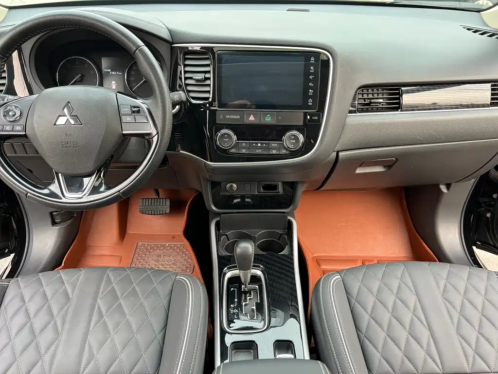 MITSUBISHI OUTLANDER