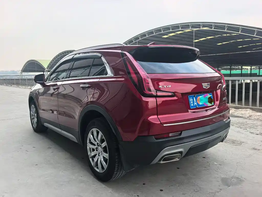 CADILLAC XT4