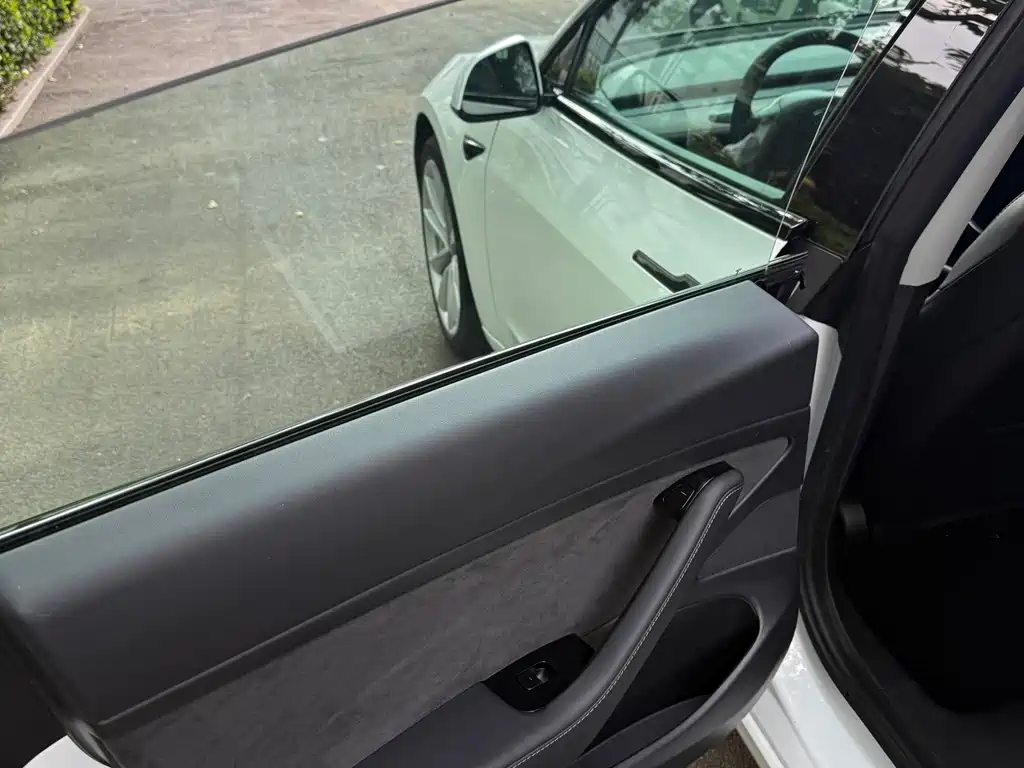 Tesla Model 3 — миниатюра 8