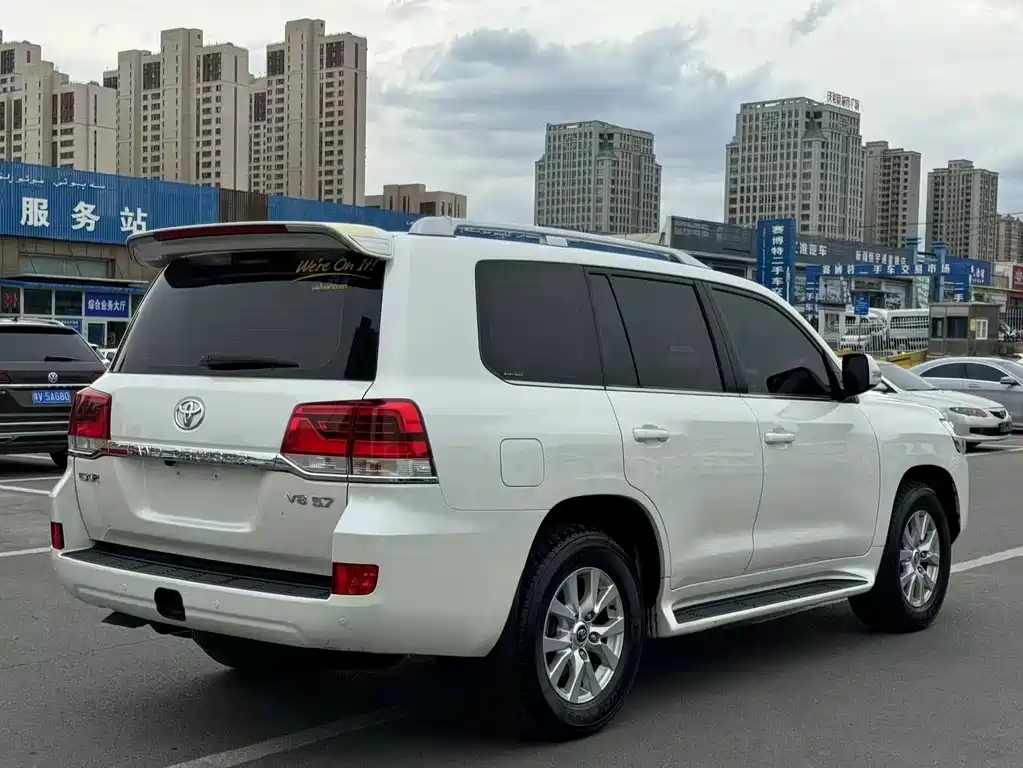 Toyota Land Cruiser 2016 5.7L AT