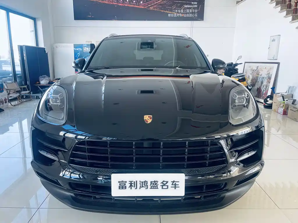 PORSCHE MACAN