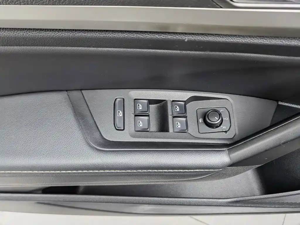 Volkswagen Lavida — миниатюра 9