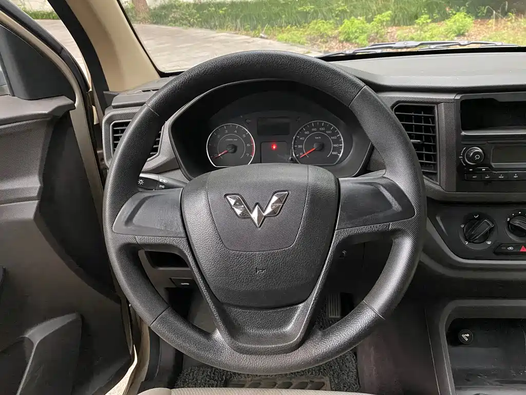 Wuling Hongguang V — миниатюра 10