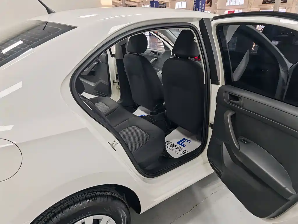 Volkswagen Santana — миниатюра 11