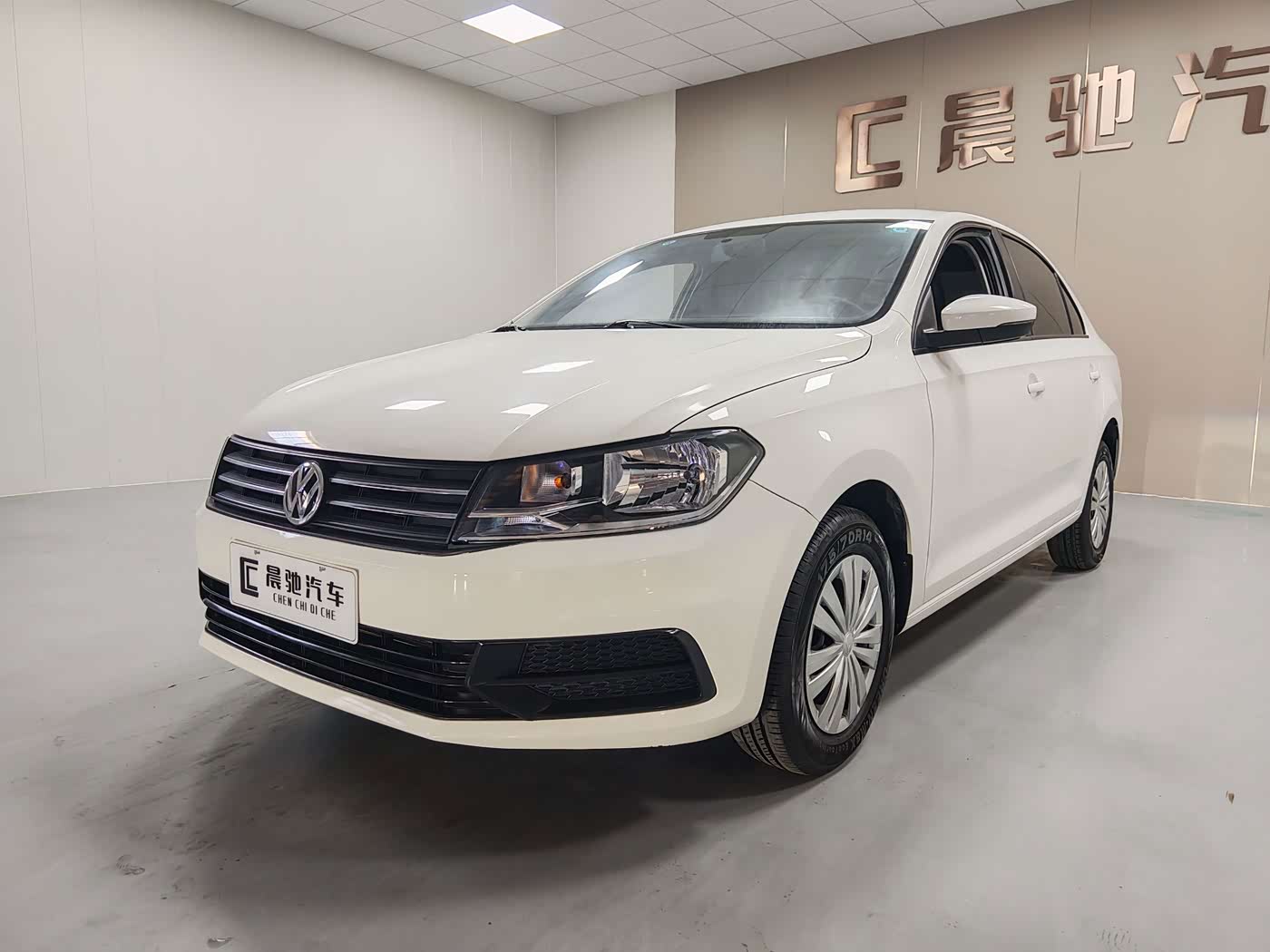 Volkswagen Santana 1.5 л 2022 г. Белый, пробег 32000 км