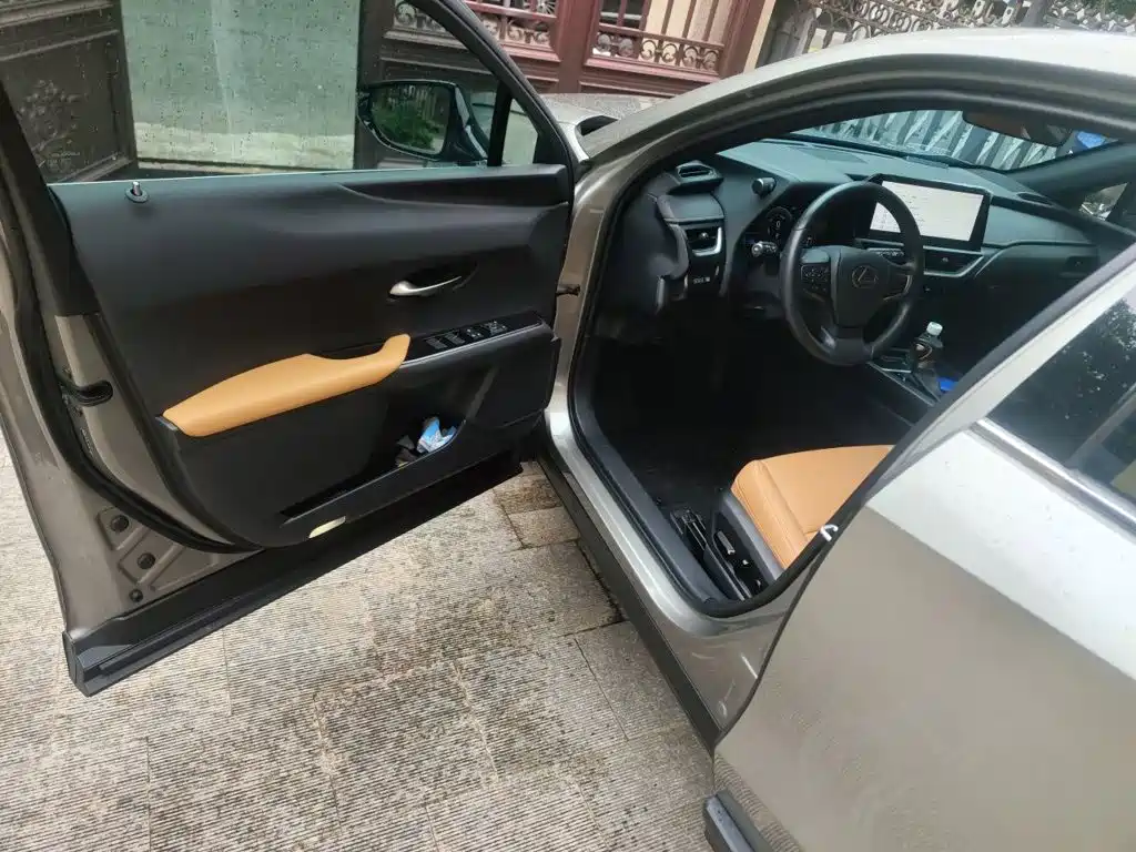 Lexus UX — миниатюра 12