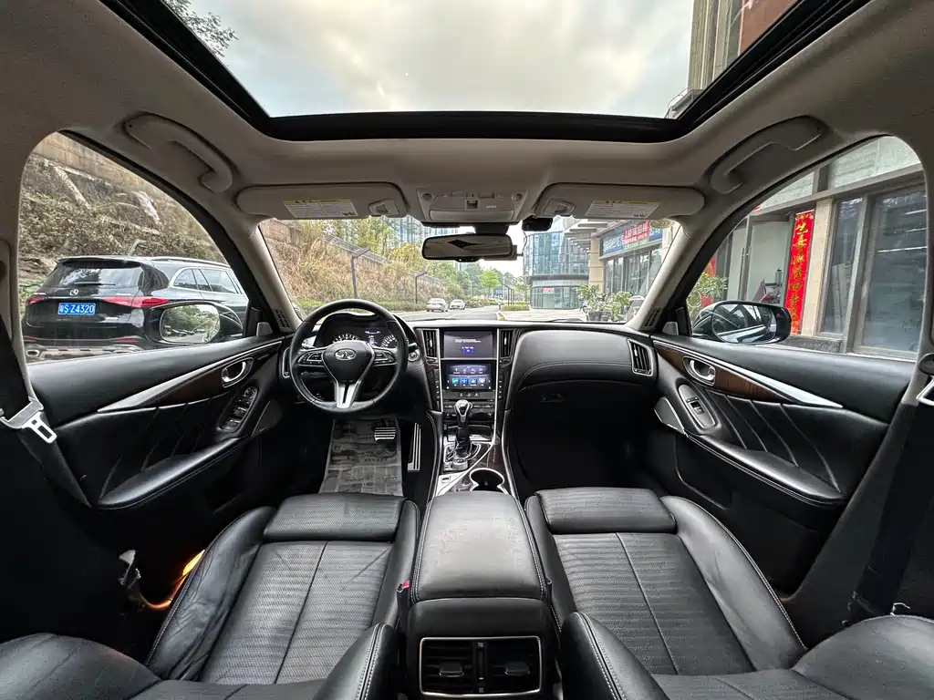 INFINITI Q50L