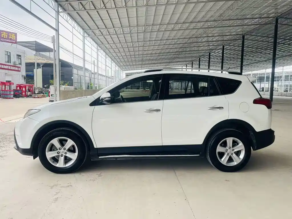 Toyota RAV4 — миниатюра 7