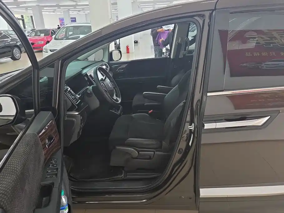 Honda Elysion — миниатюра 9