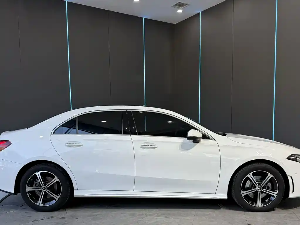Mercedes-Benz A-Class 2022 — фото 5