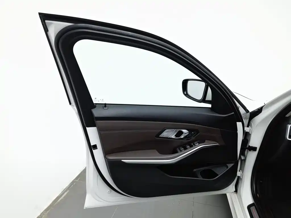 BMW 3 Series — миниатюра 8