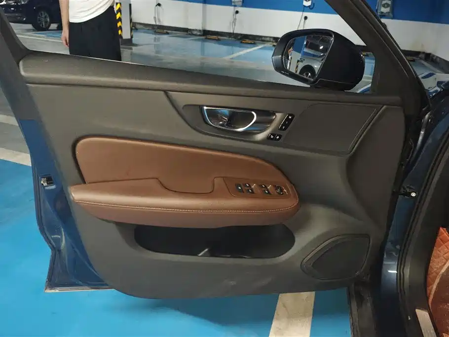 Volvo S60 2023 B4 Luxury