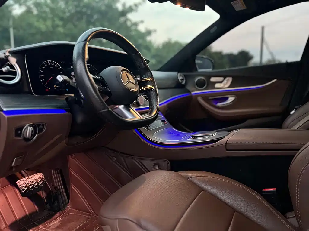 Mercedes-Benz E-Class — миниатюра 7