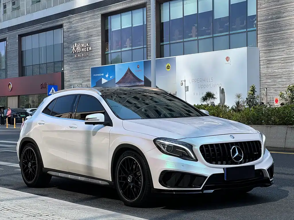 MERCEDES-BENZ GLA AMG