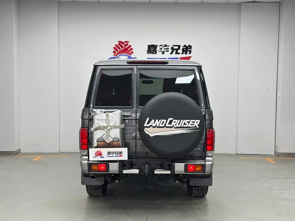 Toyota Land Cruiser LC76 2023 4.0L MT