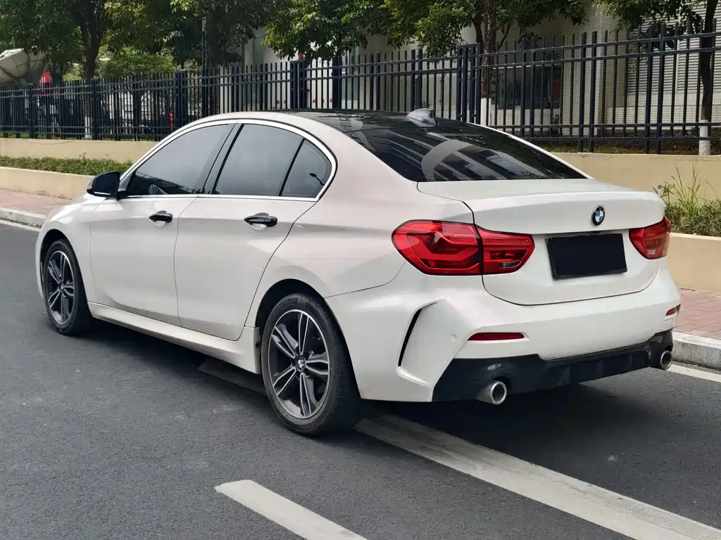 BMW 1 SERIES