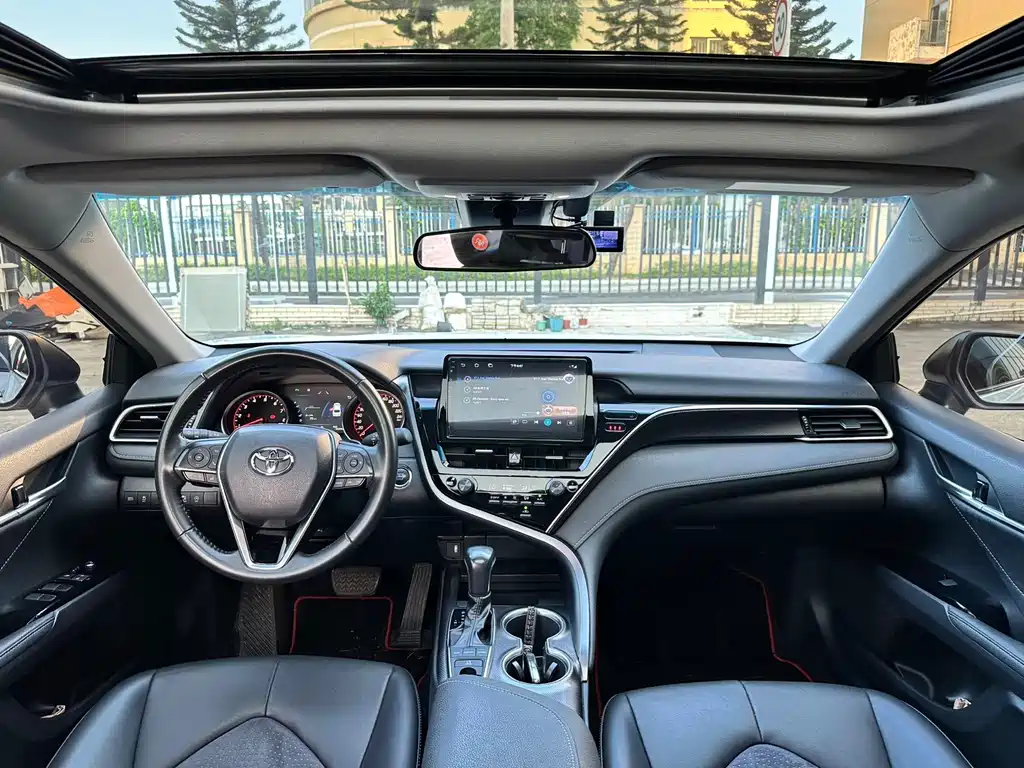 Toyota Camry — миниатюра 5