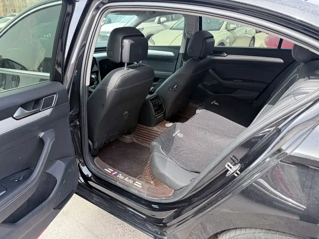 VOLKSWAGEN MAGOTAN GTE PLUG IN HYBRID